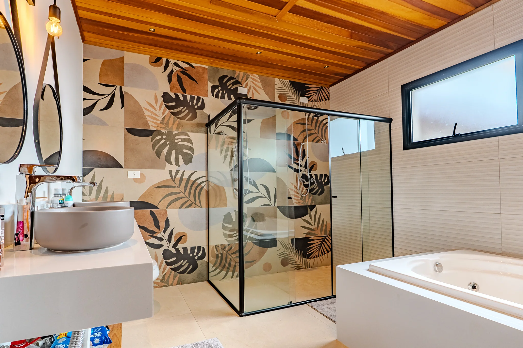 Casa à venda com 4 suítes no Condomínio Beverly Hills em Campos do Jordão/SP. 