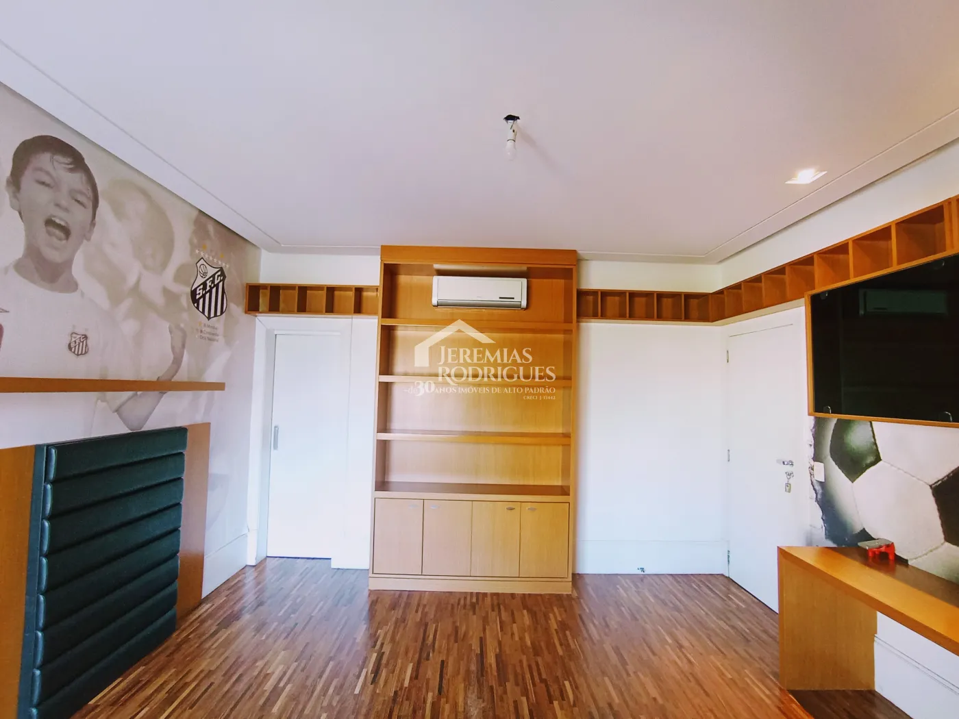 Casa para venda e locação com 4 suítes no Condomínio Taubaté Village em Taubaté/SP.