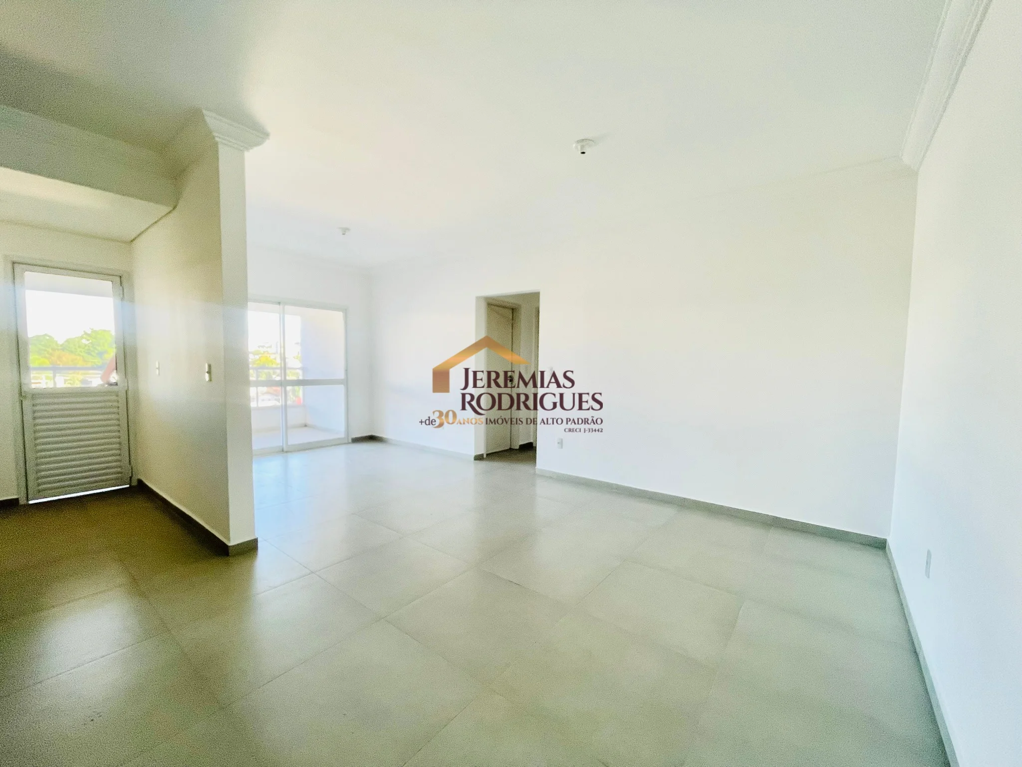 Apartamento à venda no Edifício Professor Romeu Haik em Taubaté/SP. — foto 1