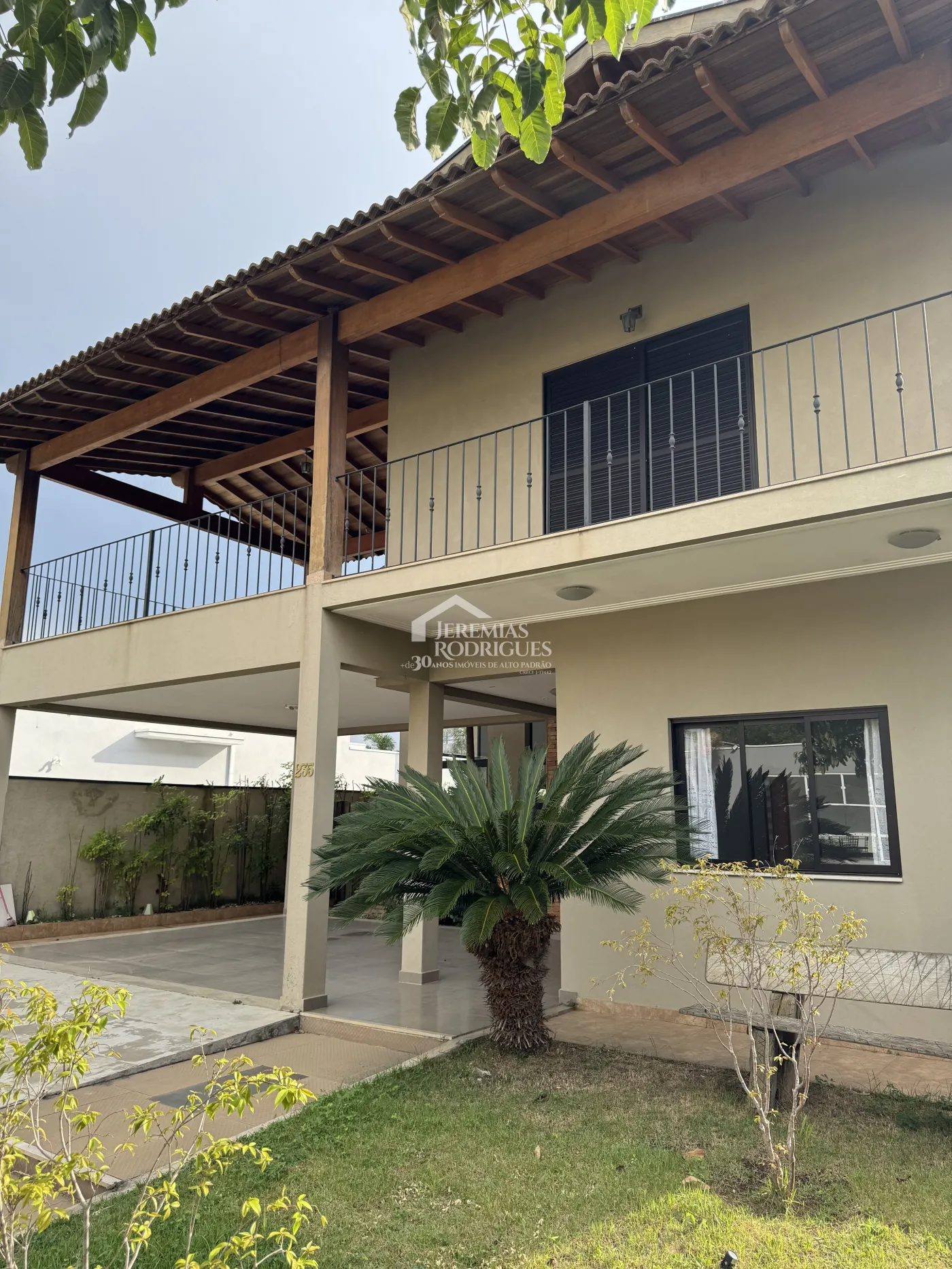 Casa para venda e locação com 4 suítes no Condomínio Village Splendore em Pindamonhangaba/SP.