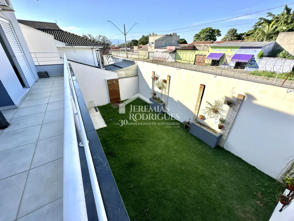 Casa mobiliada para locação no Condomínio Campos do Conde I em Tremembé/SP. 