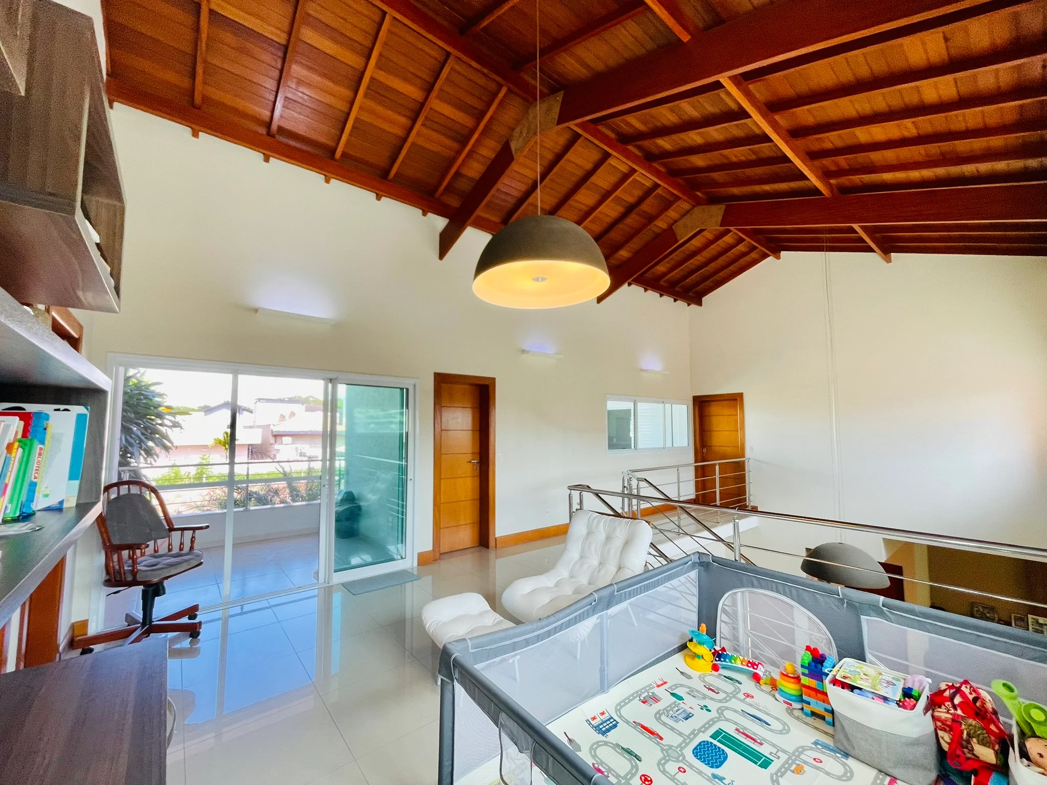 Casa à venda com 4 dormitórios no Condomínio Campos do Conde II em Tremembé/SP.