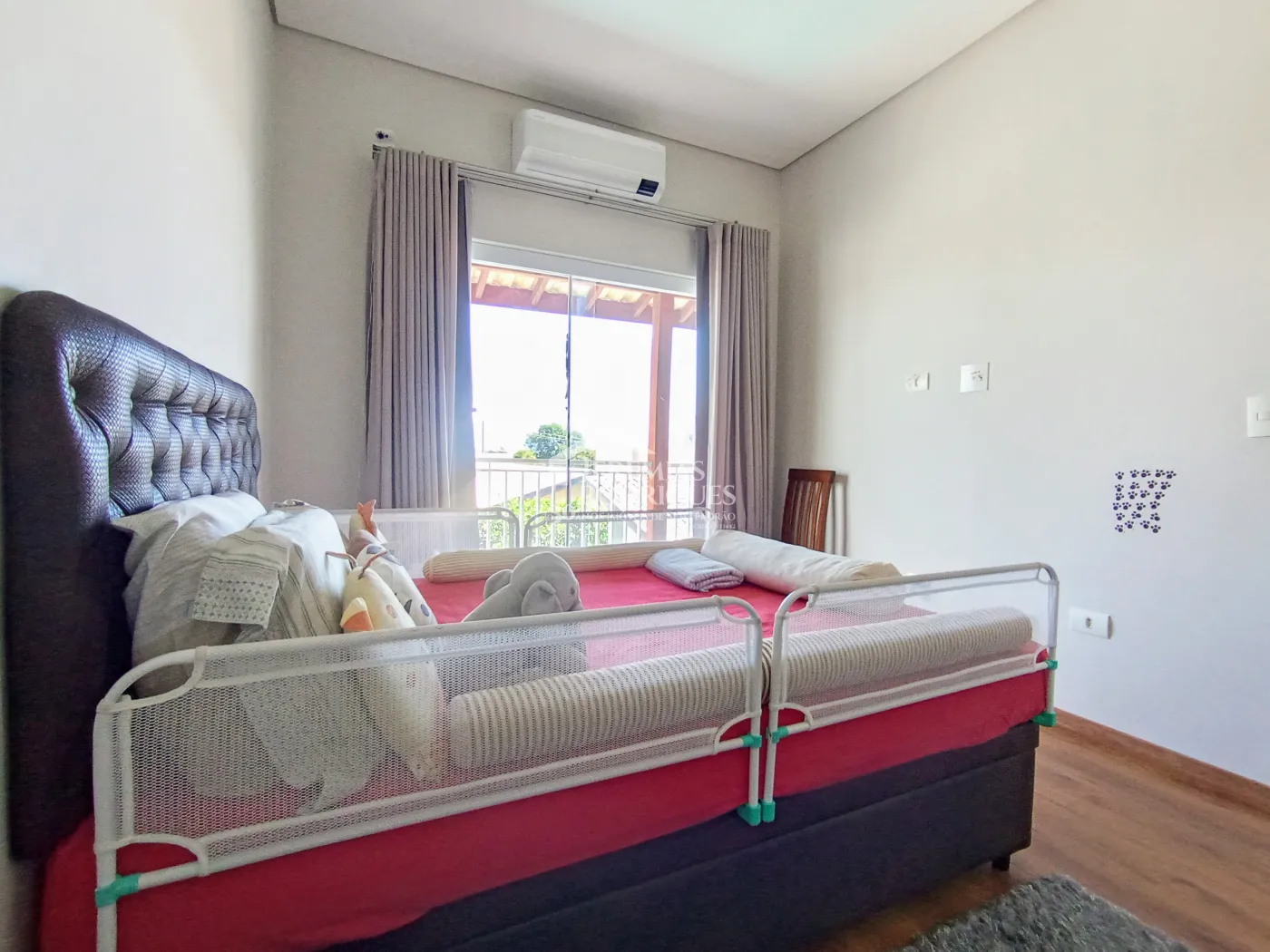 Casa à venda com 3 suítes no Condomínio Reserva dos Lagos em Pindamonhangaba/SP.