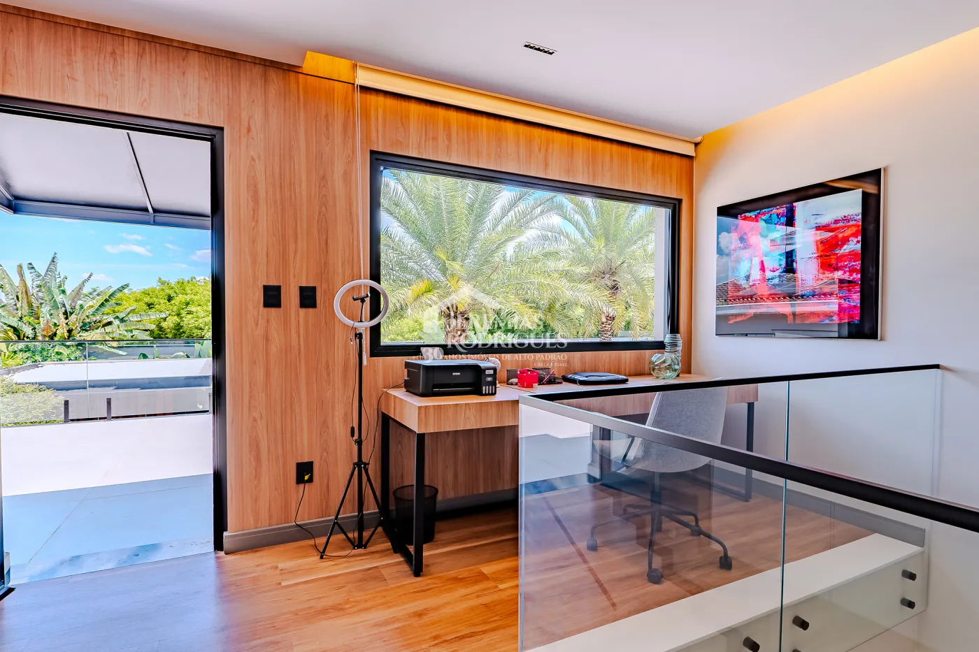 Casa à venda com 4 suítes no Condomínio Taubaté Village em Taubaté/SP.