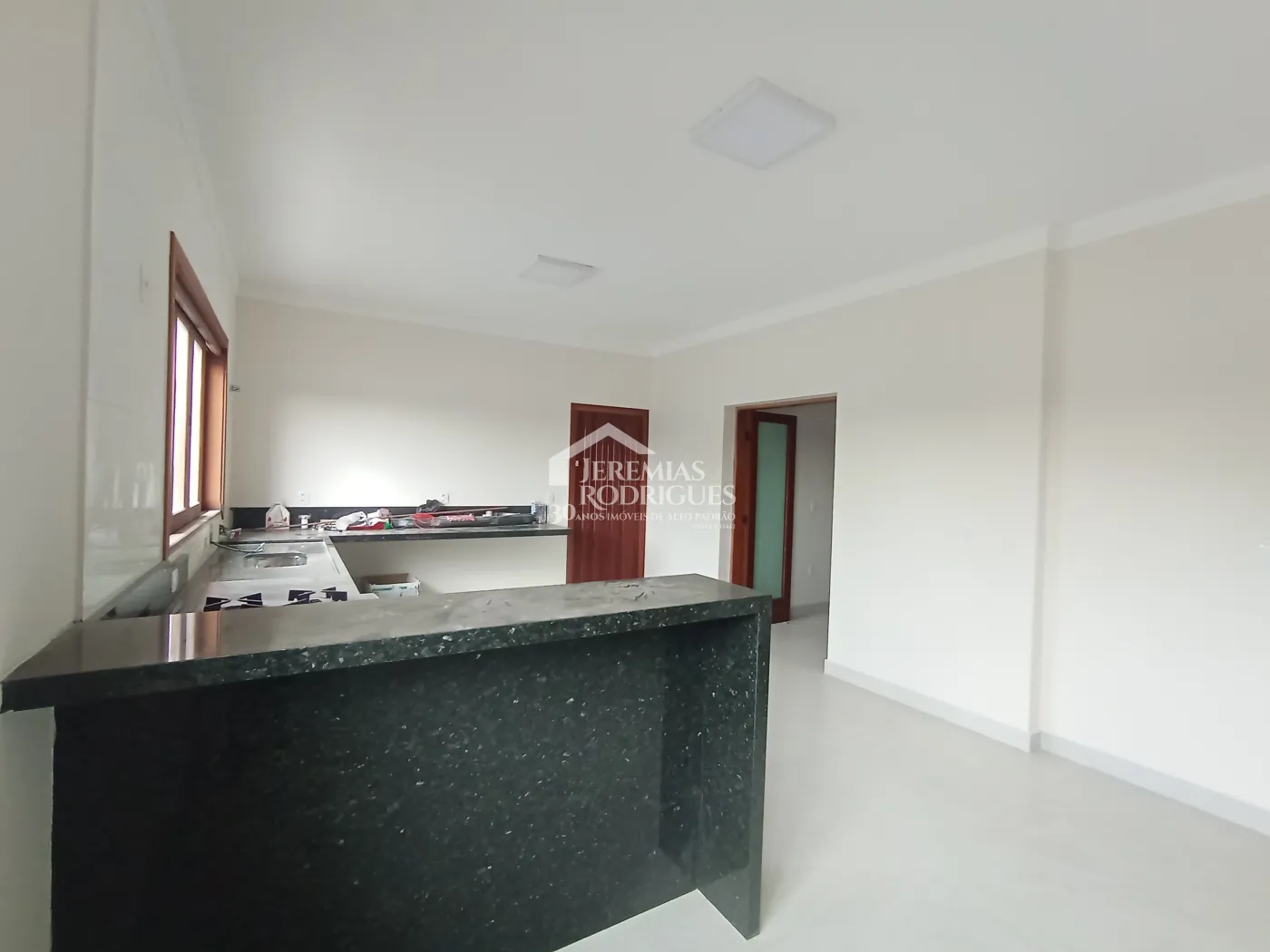 Casa à venda com 4 dormitórios no Condomínio Chácaras Cataguá em Taubaté/SP