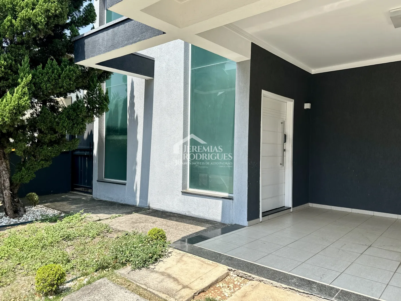 Sobrado com 3 dormitórios, 302 m2 - Condomínio Campos do Conde II - Tremembé/SP.