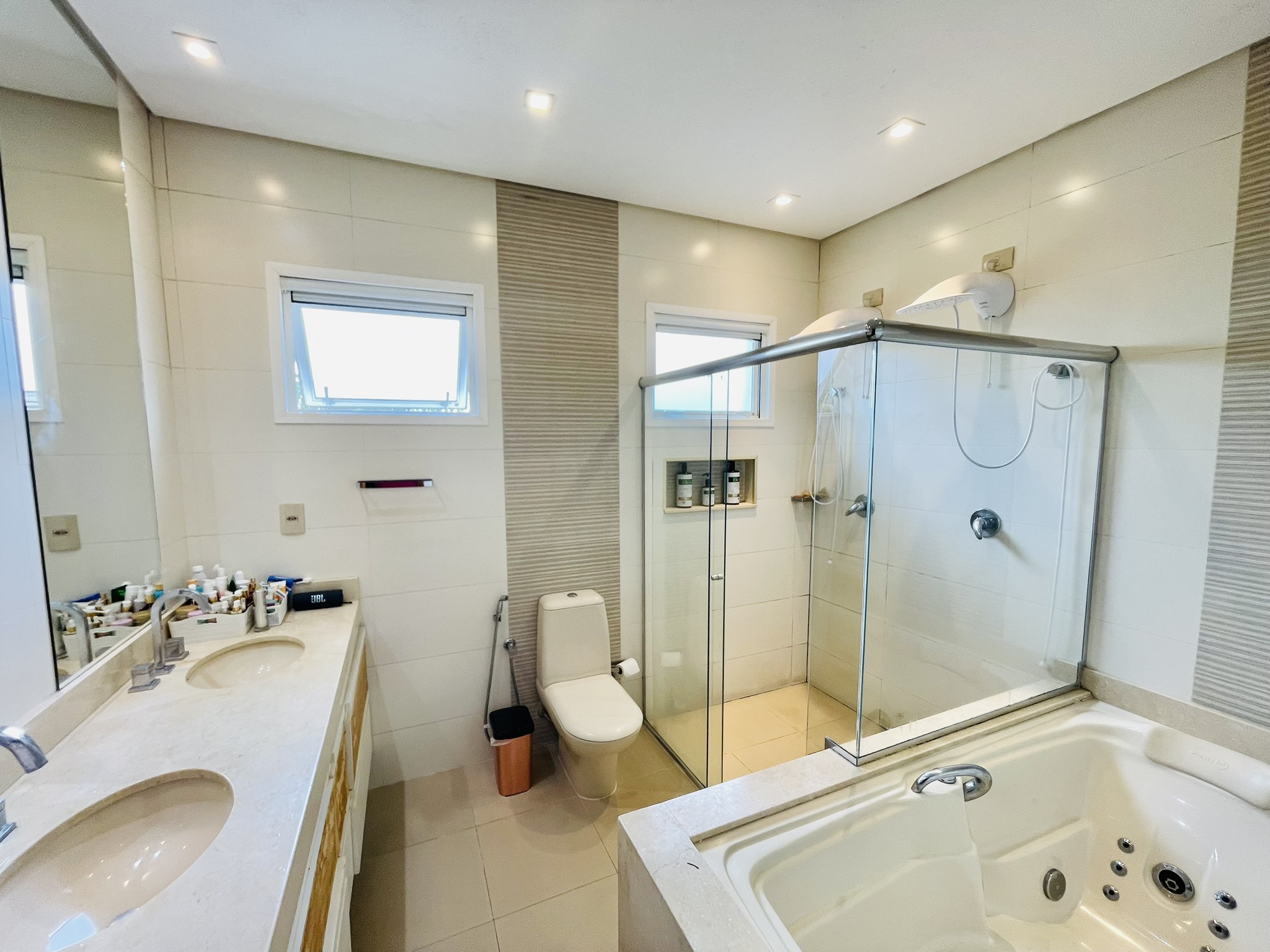 Casa para venda com 4 dormitórios no Condomínio Campos Do Conde I em Tremembé/SP