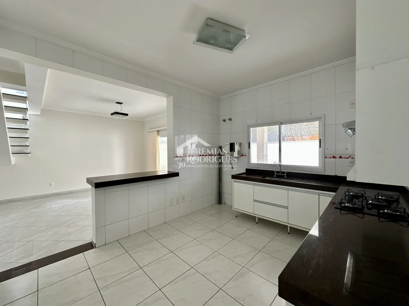 Casa para venda e locação com 4 suítes no Condomínio Campos do Conde II em Tremembé/SP