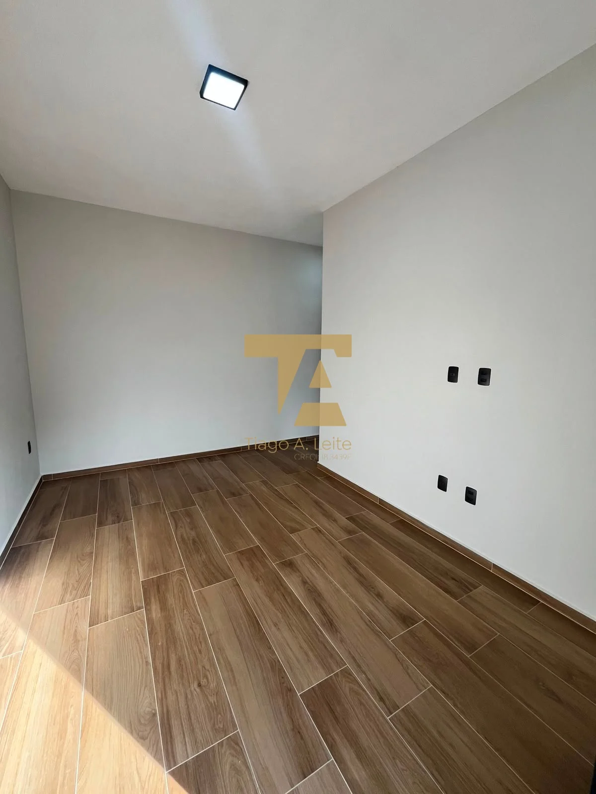 Casa nova térrea no Condomínio Laguna, Pindamonhangaba. São 150m² de área construída, 3 dorms (1 suíte) e área gourmet