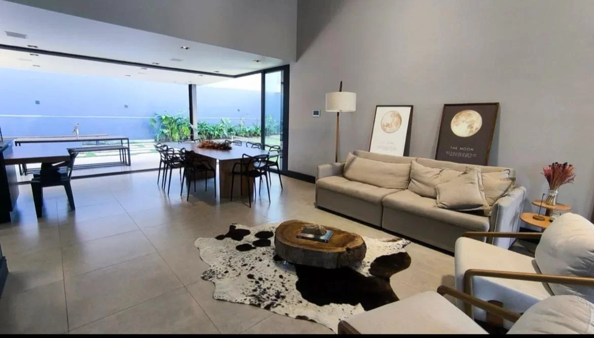 Casa com 3 dormitórios no Condomínio Santa Helena em Caçapava/SP.