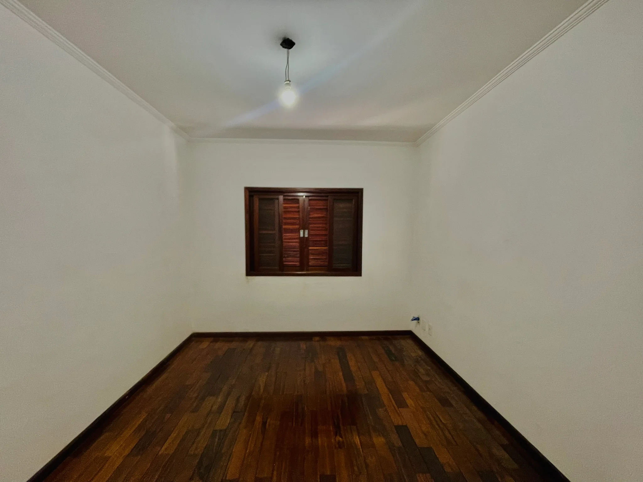 Casa à venda com 4 dormitórios no Condomínio Real Ville em Pindamonhangaba/SP. 