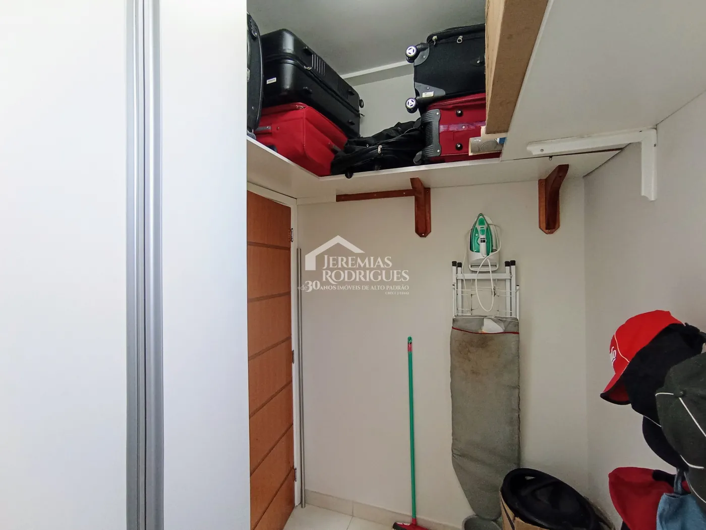 Casa para venda com 3 dormitórios no Condomínio Campos Do Conde II Versailles em Tremembé/SP