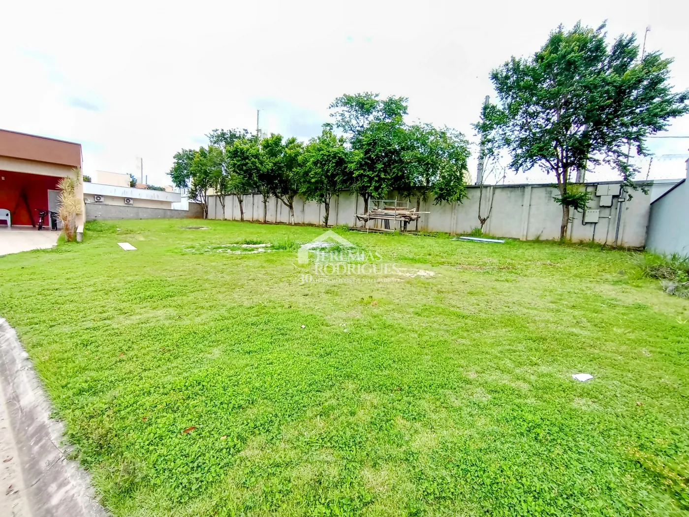 Terreno à venda com 555 m² no Condomínio Terrazzo Di Itália em Taubaté/SP.