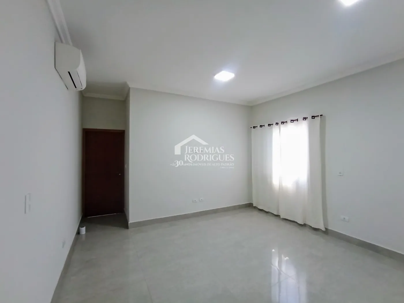 Casa para venda com 3 dormitórios no Condomínio Residencial Tecoara em Taubaté/SP