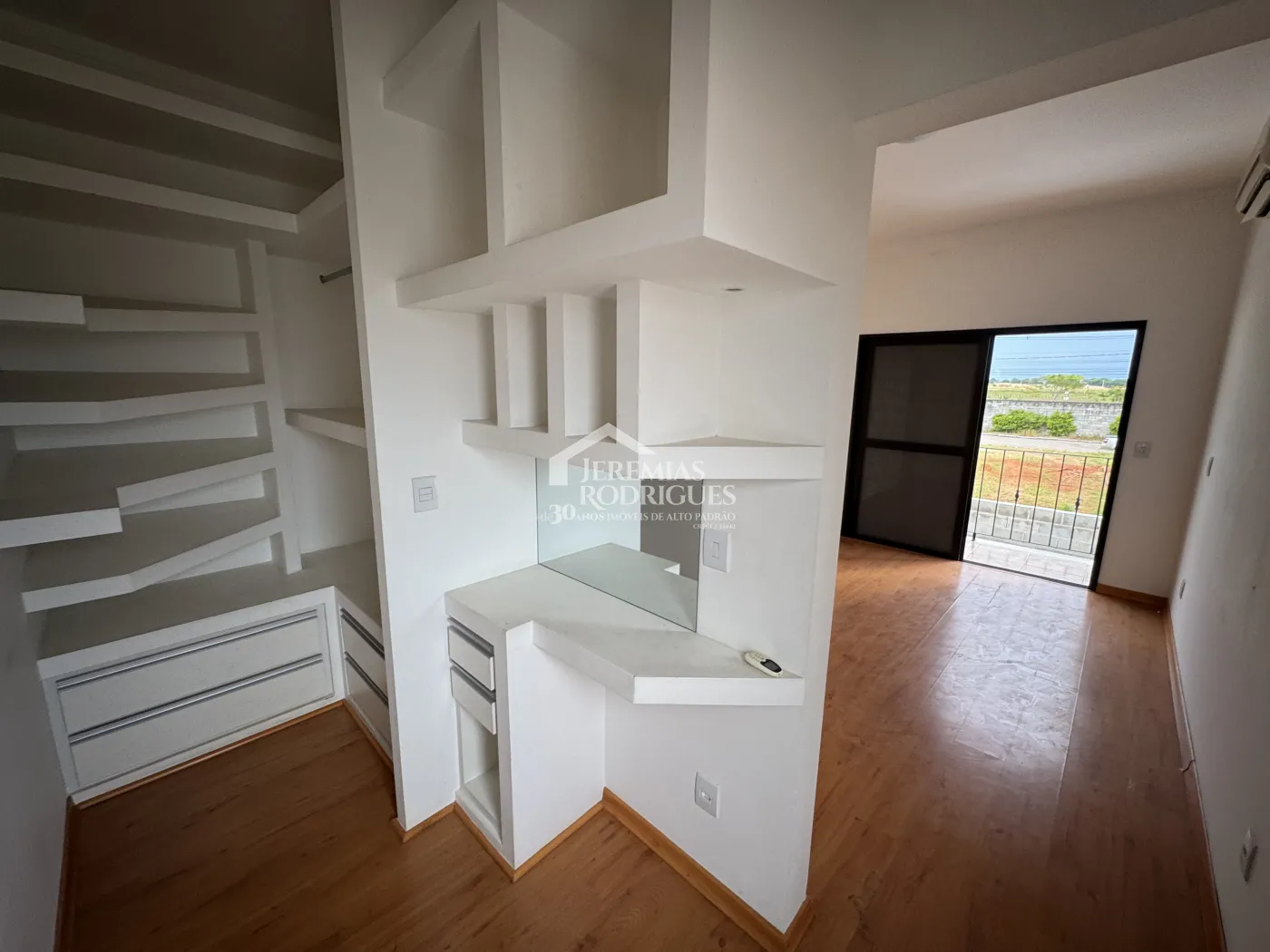 Casa para venda e locação com 4 suítes no Condomínio Village Splendore em Pindamonhangaba/SP.