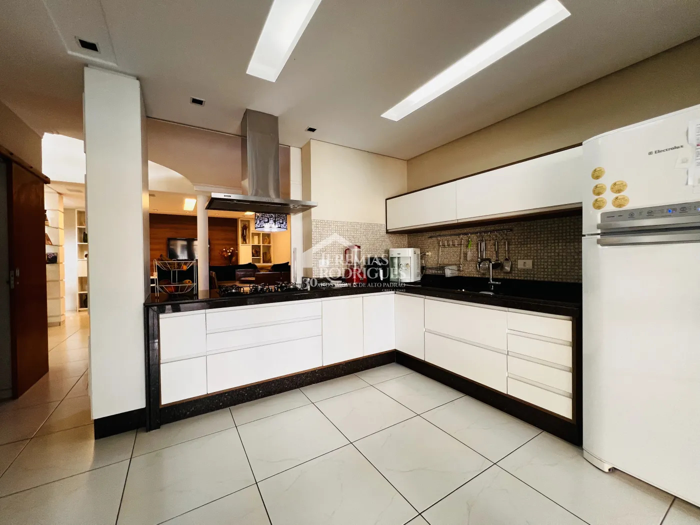 Casa com 4 dormitórios, 394 m² - Alto São Pedro - Taubaté/SP.