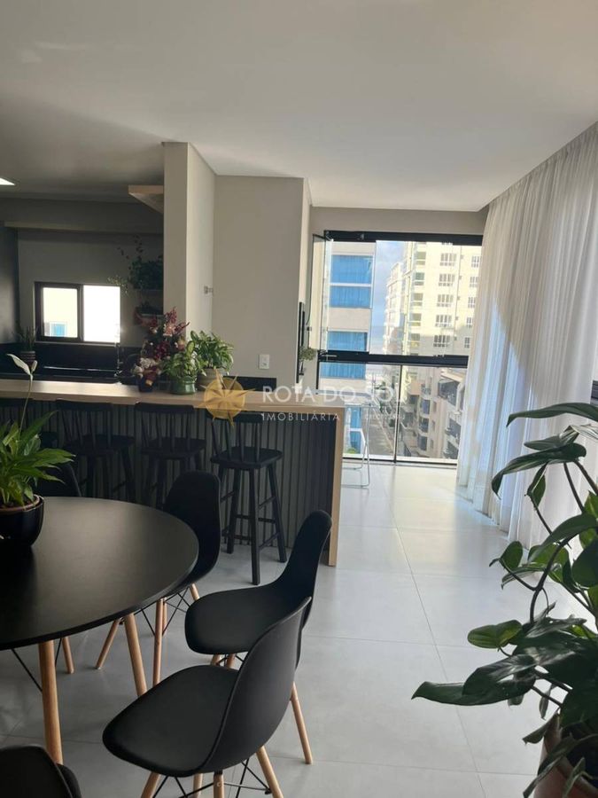 Residencial La Victoria apartamento 3 Suítes e 3 Vagas em Meia Praia Itapema SC