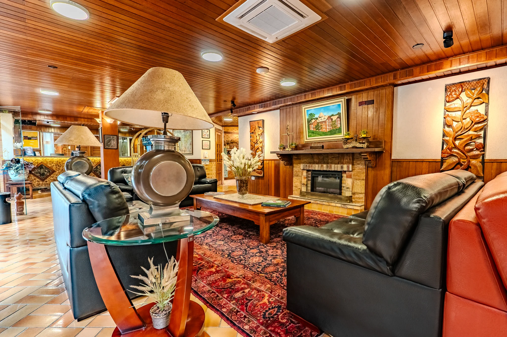 Hotel à venda com 53 apartamentos no Capivari em Campos do Jordão/SP. 