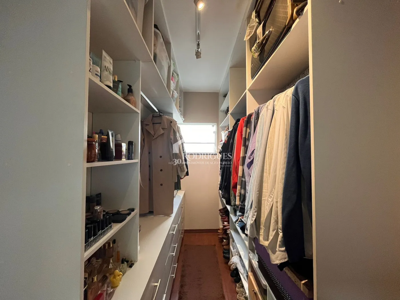 Casa para venda e locação com 2 suítes no Condomínio Verdes Vales em Taubaté/SP