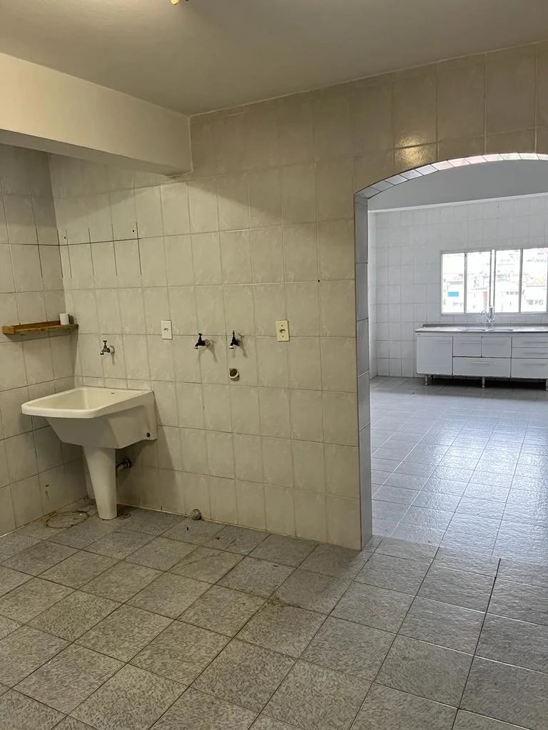 Casa GRANDE, 153m², Térrea com 03 quartos, 02 Vagas de Garagem Coberta, para locação no Jardim Ipê 4, São Bernardo do Campo - SP