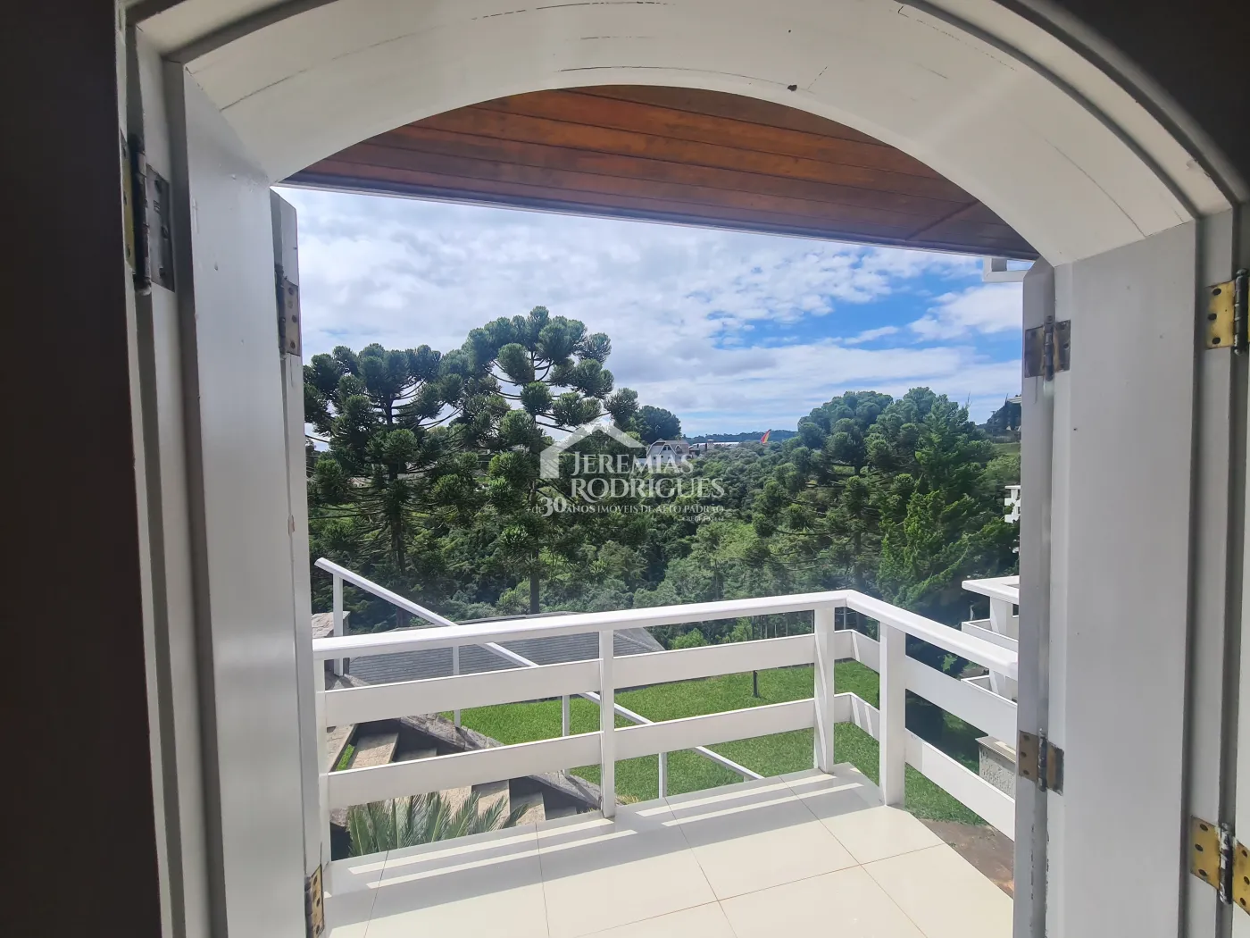 Casa para venda com 3 dormitórios no bairro Alto da Vila Inglesa em Campos do Jordão/SP