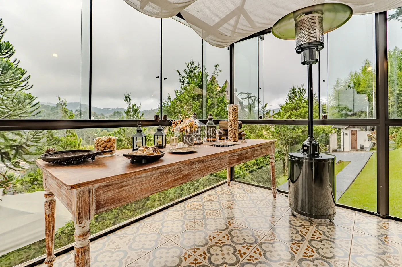 Pousada à venda com Exclusividade com 14 suítes no Casablanca Hotel Boutique em Campos do Jordão/SP