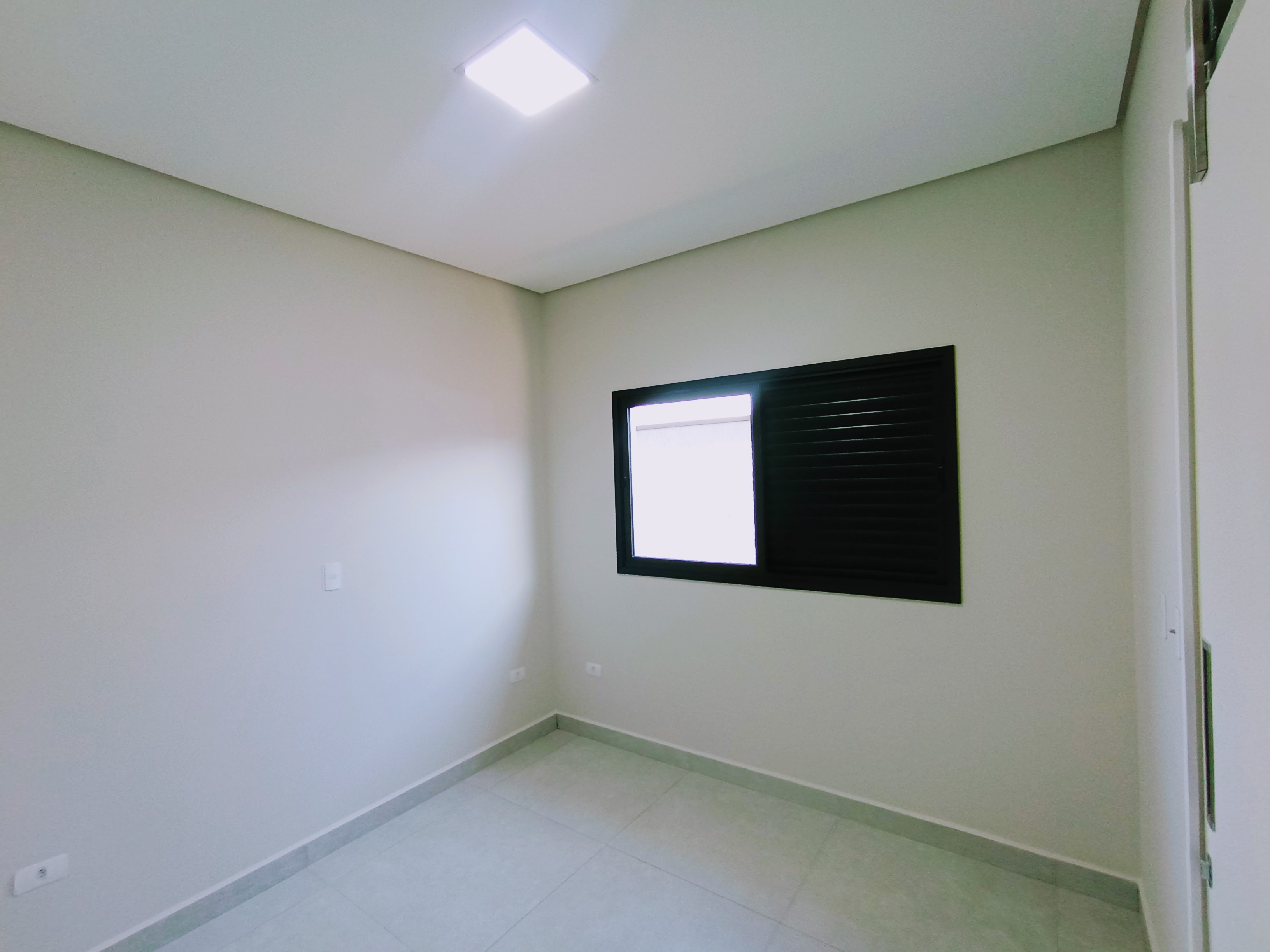 Casa à venda com 3 dormitórios no Condomínio Ouro Ville em Taubaté/SP.