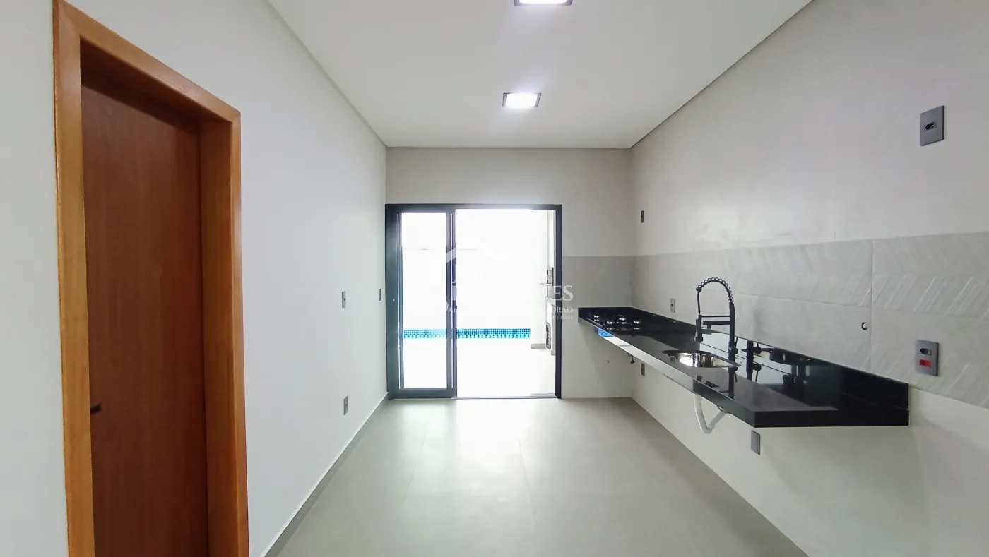 Casa à venda com 3 dormitórios no Condomínio Perolas do Vale em Tremembé/SP.