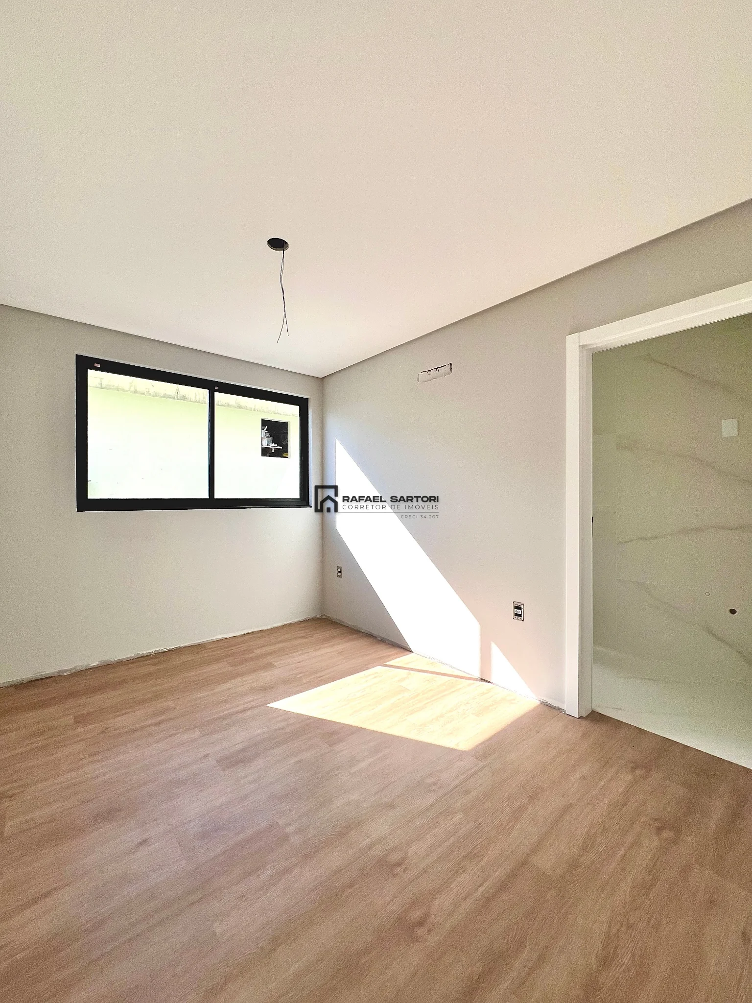 CASA COM 03 SUITES NO AMIZADE