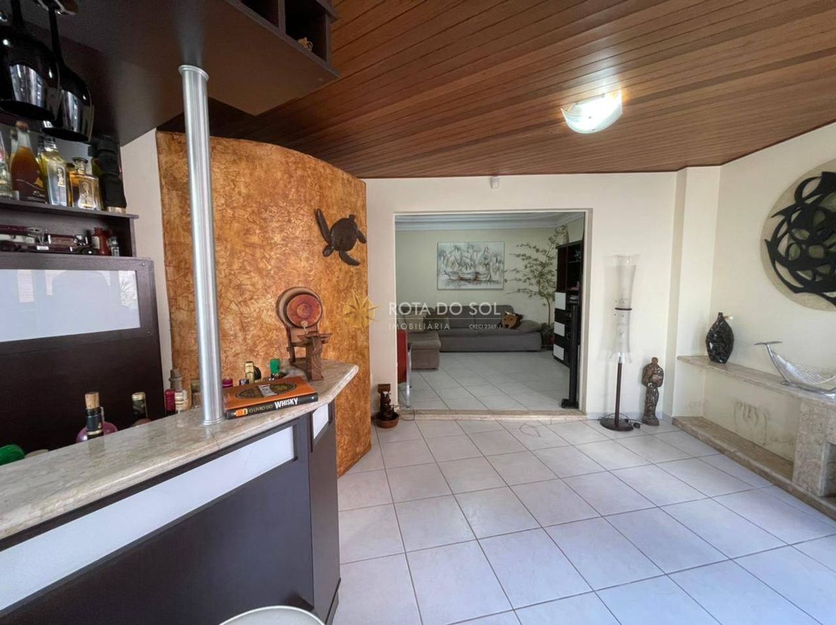 Cistal Mar Apartamento 3 Quartos e Terraço Privativo na Meia Praia