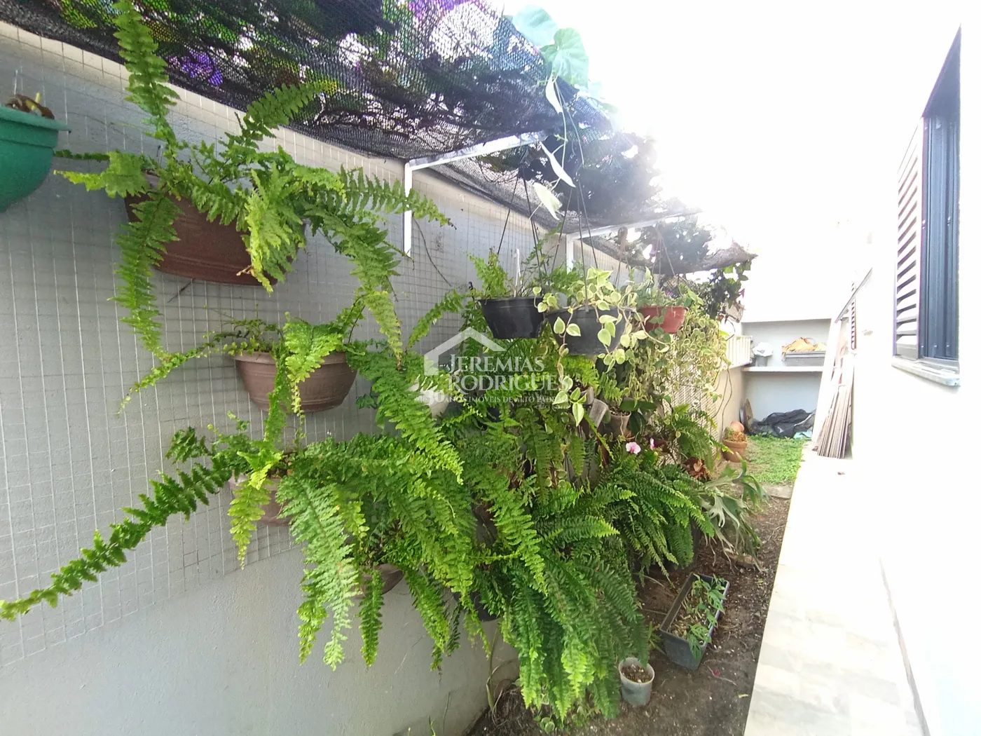 Casa à venda com 3 dormitórios no Condomínio Terras do Vale em Caçapava/SP.