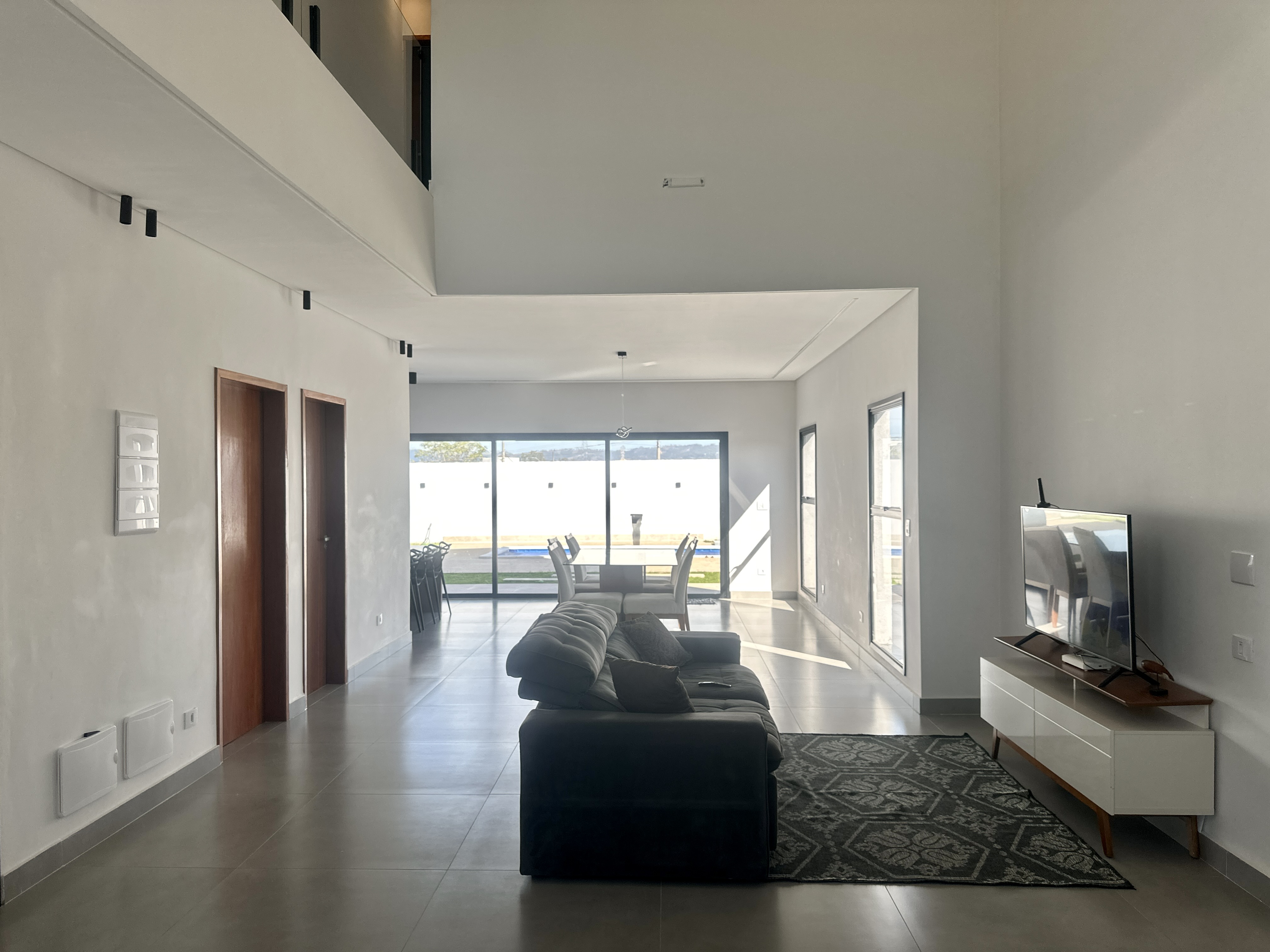 Casa à venda com 4 dormitórios no Condomínio Bella Vitta em Caçapava/SP.