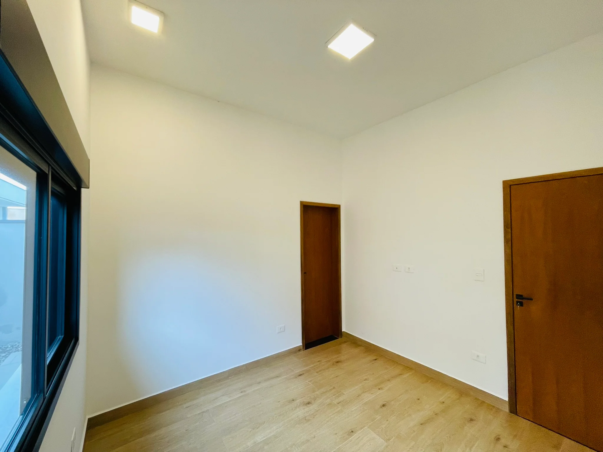 Casa à venda com 4 dormitórios no Condomínio Ouro Ville em Taubaté/SP.