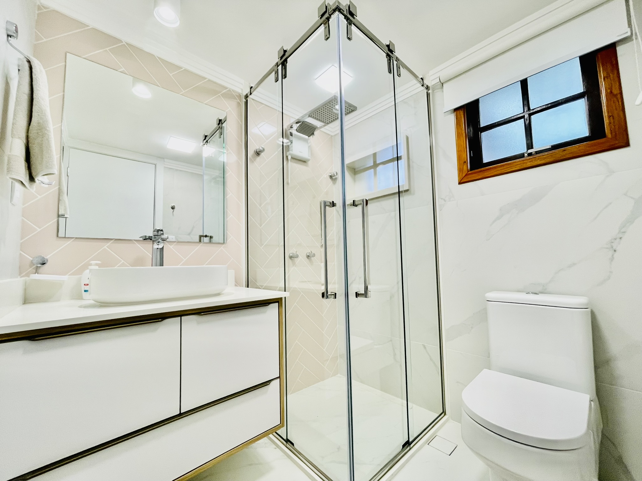 Casa à venda com 3 dormitórios no Condomínio Portal dos Ipês em Taubaté/SP.