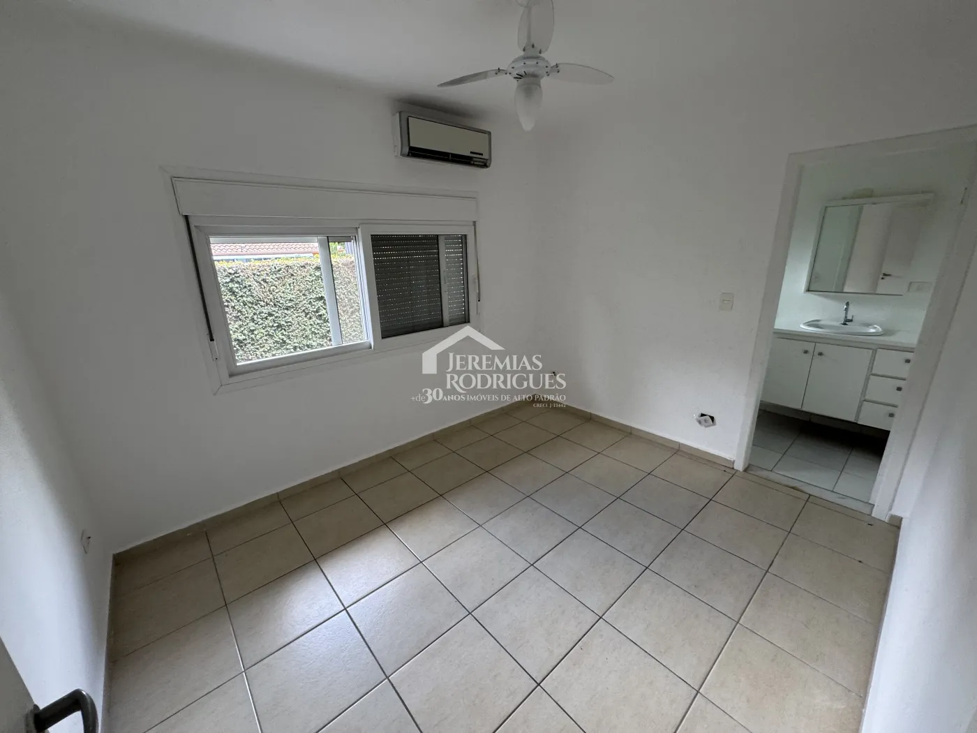 Casa para locação no Condomínio Colonial Village I em Pindamonhangaba/SP.