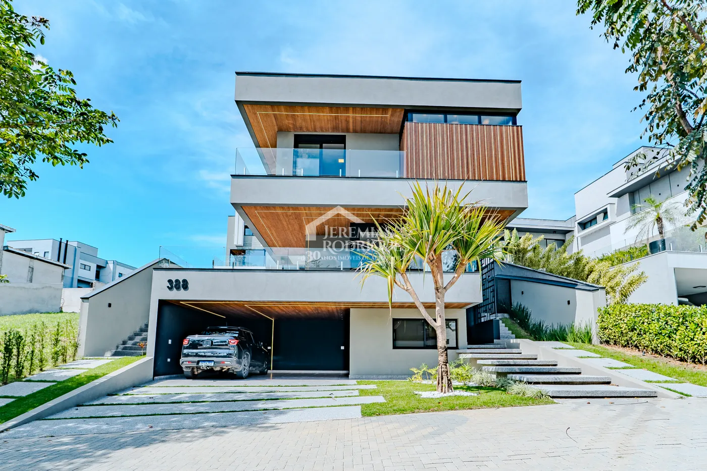 Casa à venda com 4 suítes no Condomínio Residencial Alphaville II em São José dos Campos/SP.