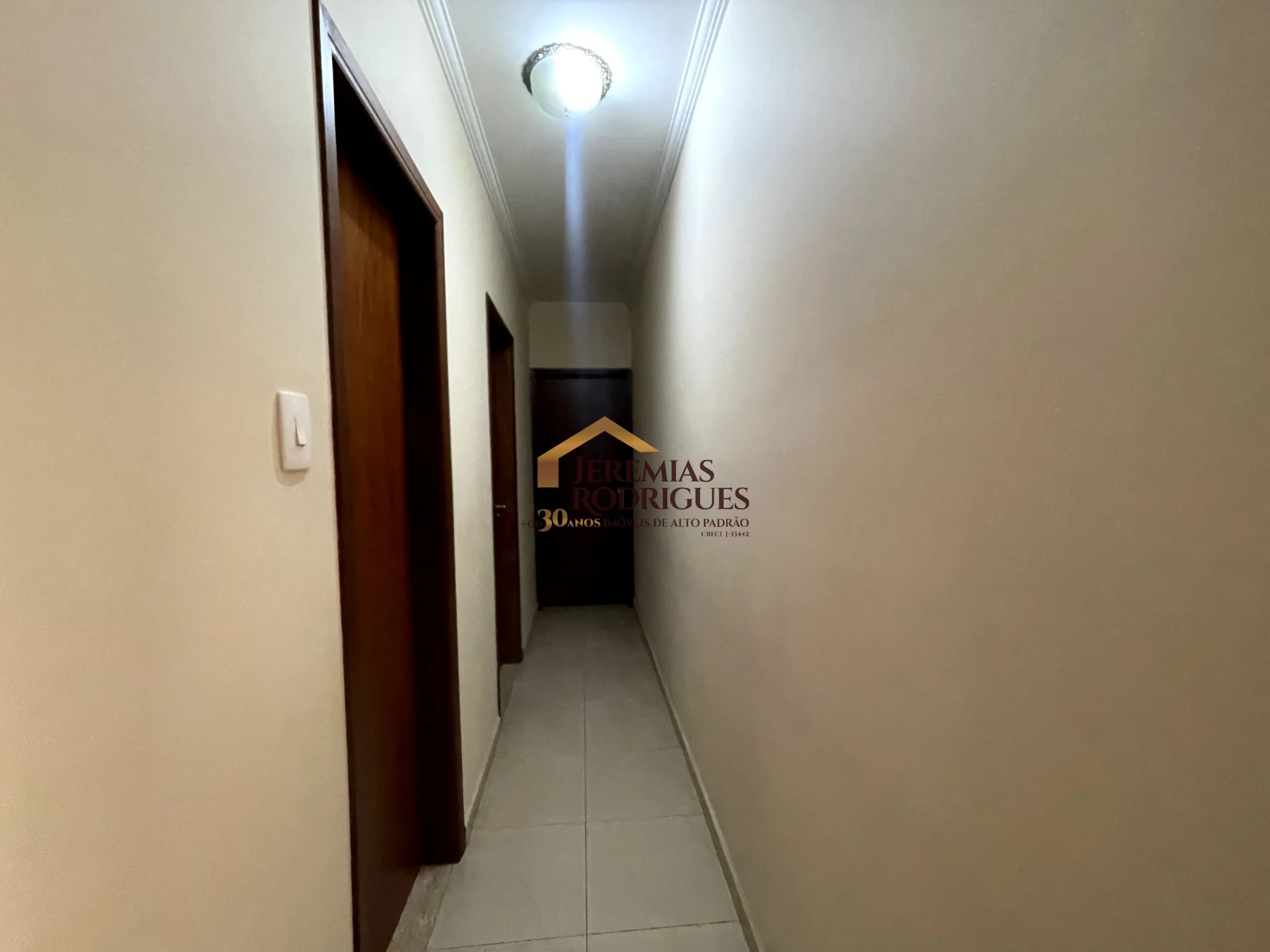 Casa para locação e venda no Centro em Taubaté/SP. — foto 3