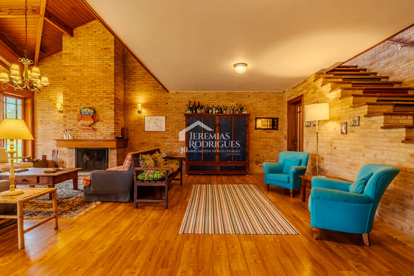 Casa de Campo à venda com 5 suítes no bairro Reinópolis em Santo Antônio do Pinhal/SP