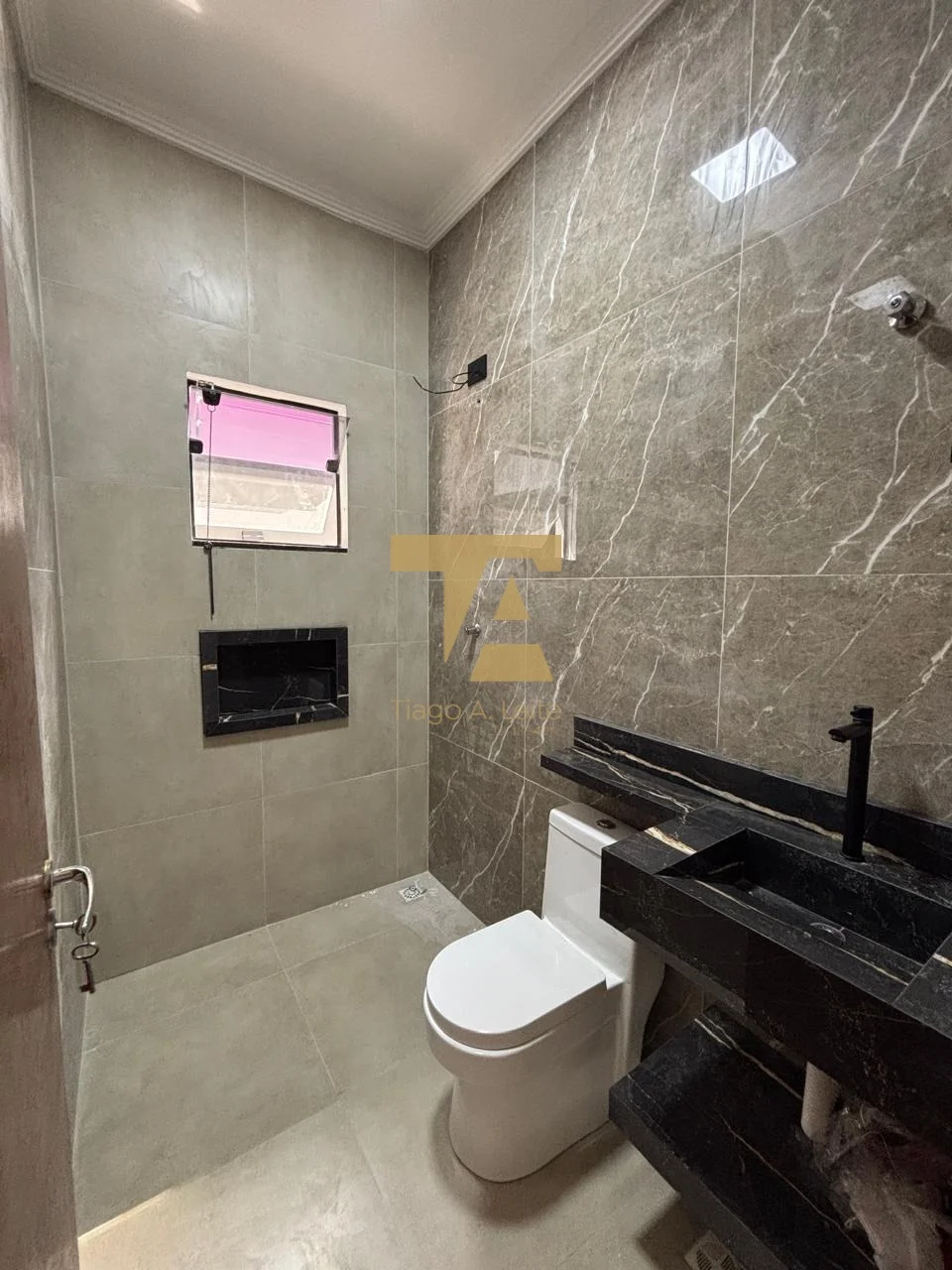 Casa com Quintal Amplo e 2 Quartos no bairro Cidade Nova