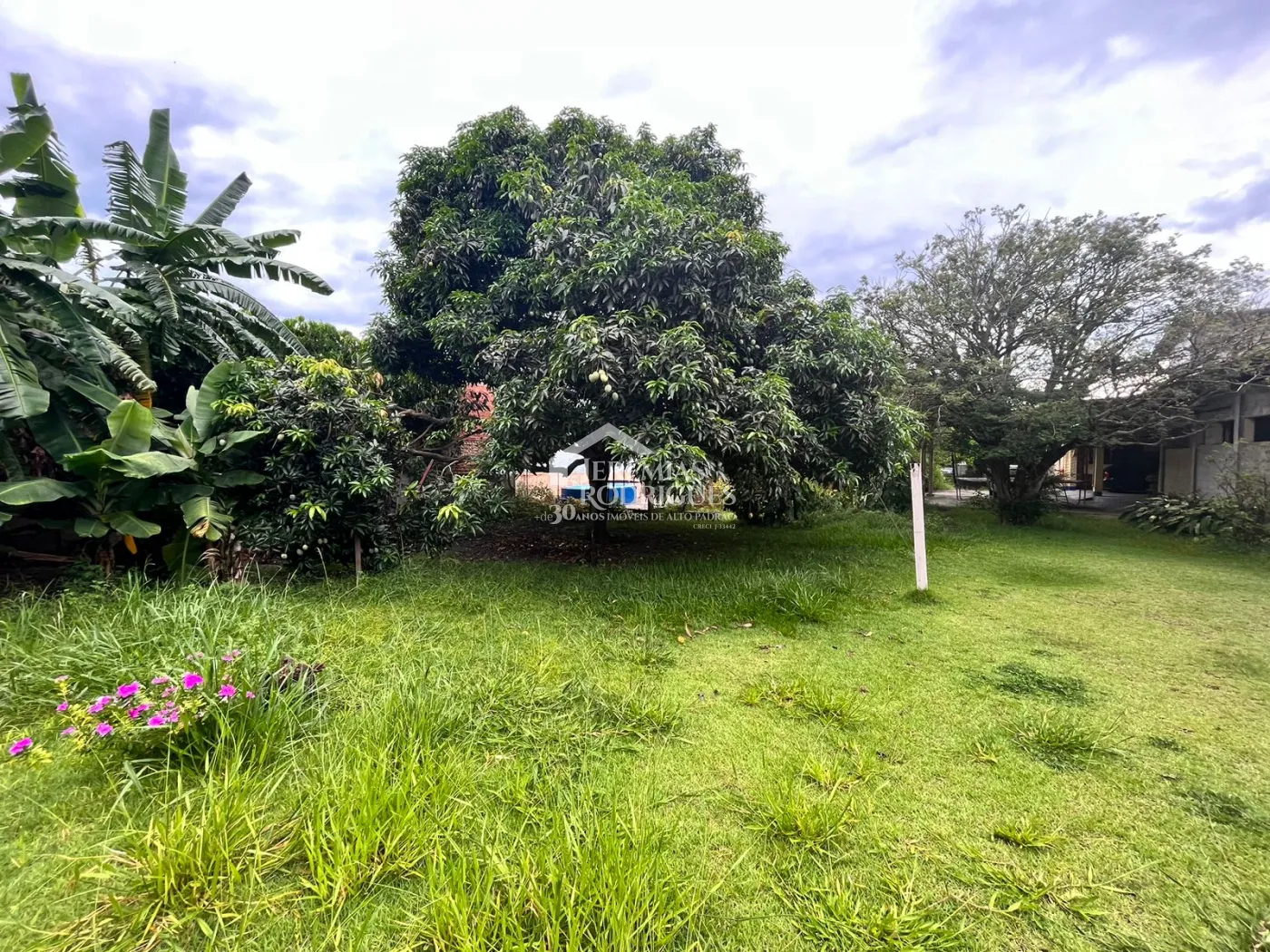 Terreno com 1.800 m² no bairro Campo Alegre em Pindamonhangaba/SP.