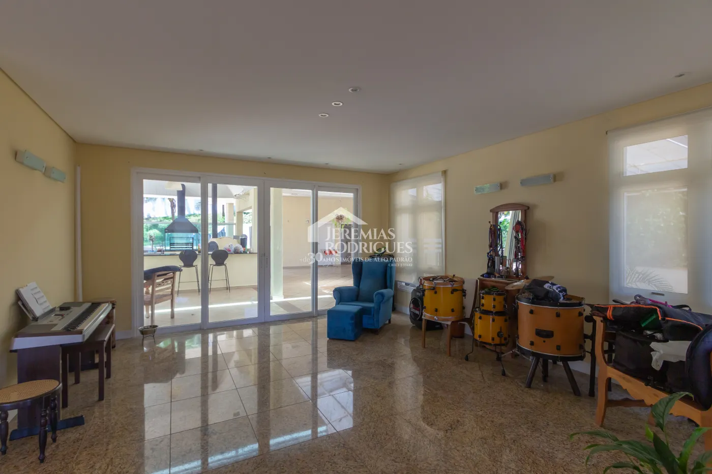 Casa para venda com 4 suítes no Condomínio Residencial dos Pinheiros em Caçapava/SP