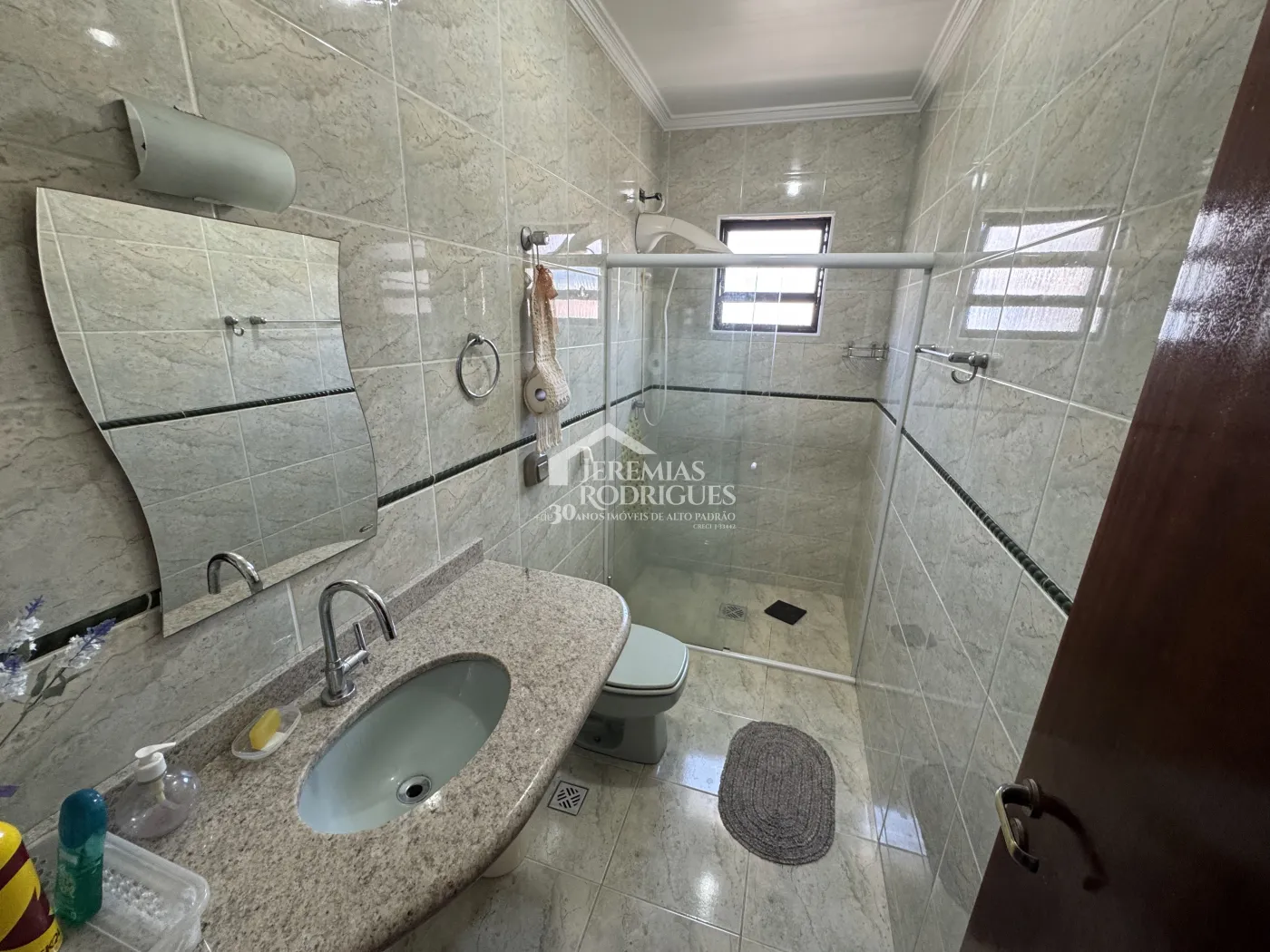 Apartamento à venda com 3 dormitórios, 239 m² no Edifício Pontal da Roca em Ubatuba/SP.