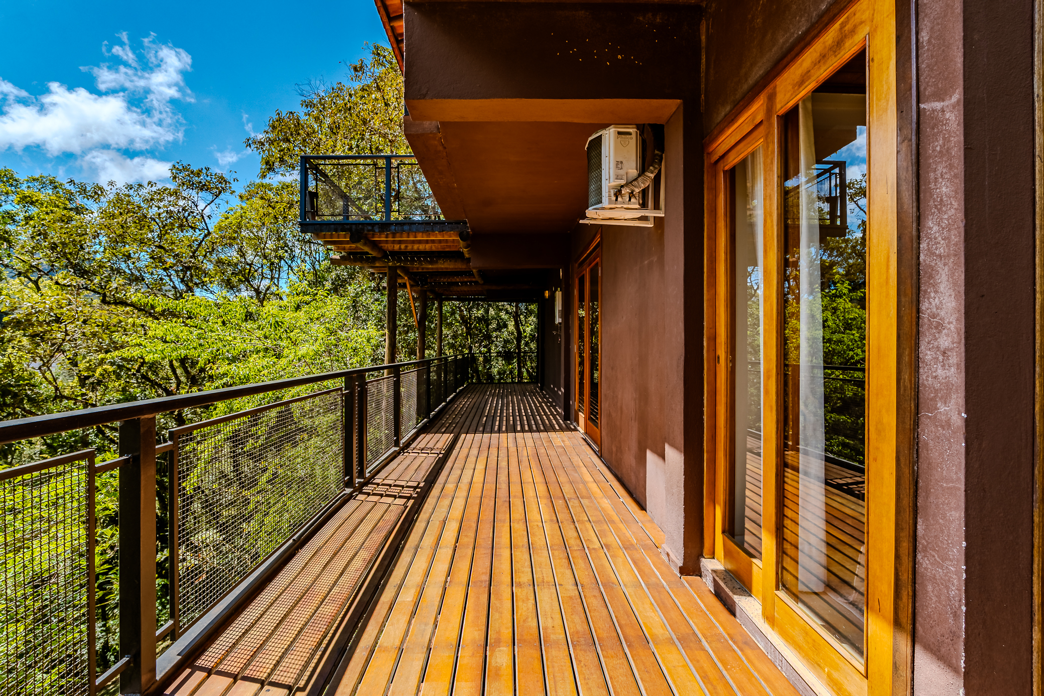 Casa à venda com 3 suítes no Condomínio Portal da Mantiqueira em Santo Antônio do Pinhal/SP.