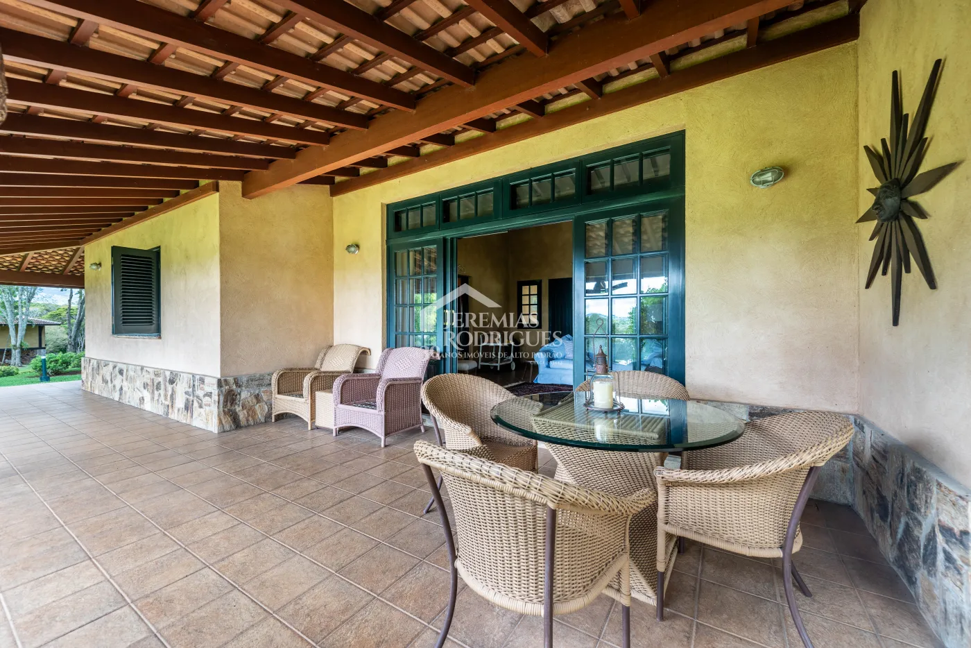 Sitio com 9 suítes, 2.600 m² - Piracaia/SP.