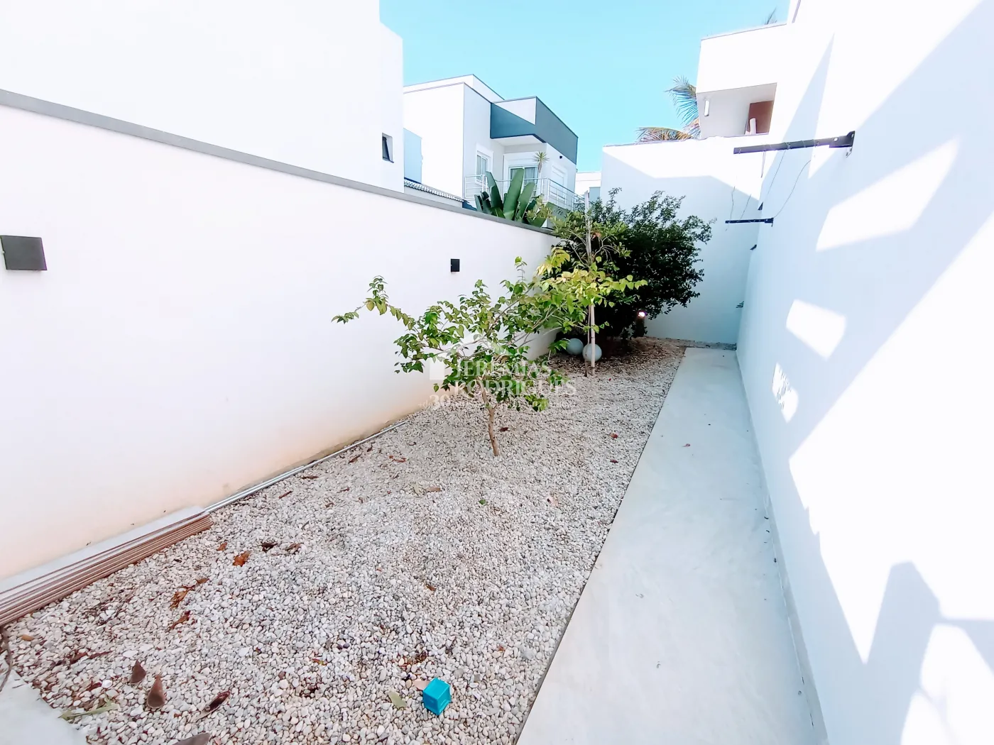 Casa à venda com 5 dormitórios no Condomínio Reserva dos Lagos em Pindamonhangaba/SP.