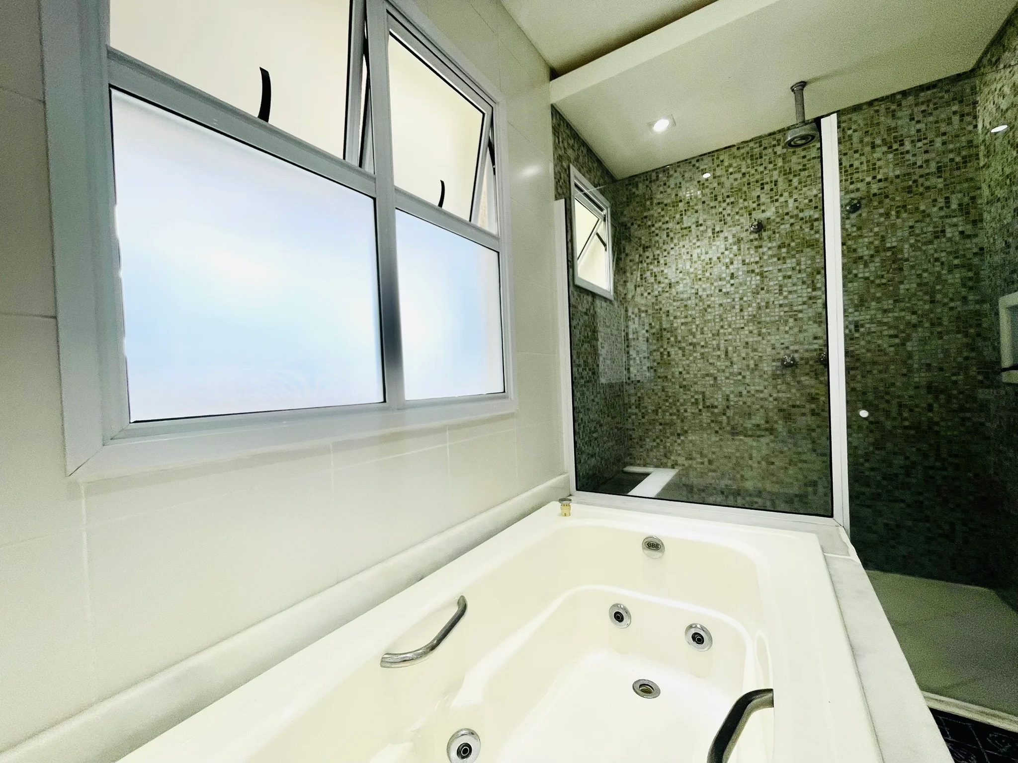 Cobertura duplex à venda no Edifício San Paolo em Taubaté/SP. 