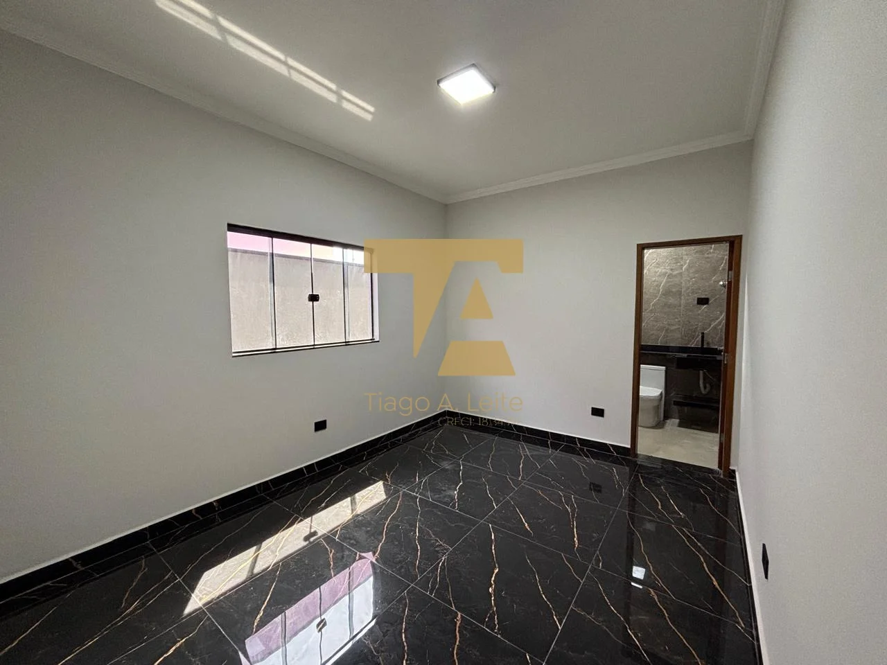 Casa com Quintal Amplo e 2 Quartos no bairro Cidade Nova