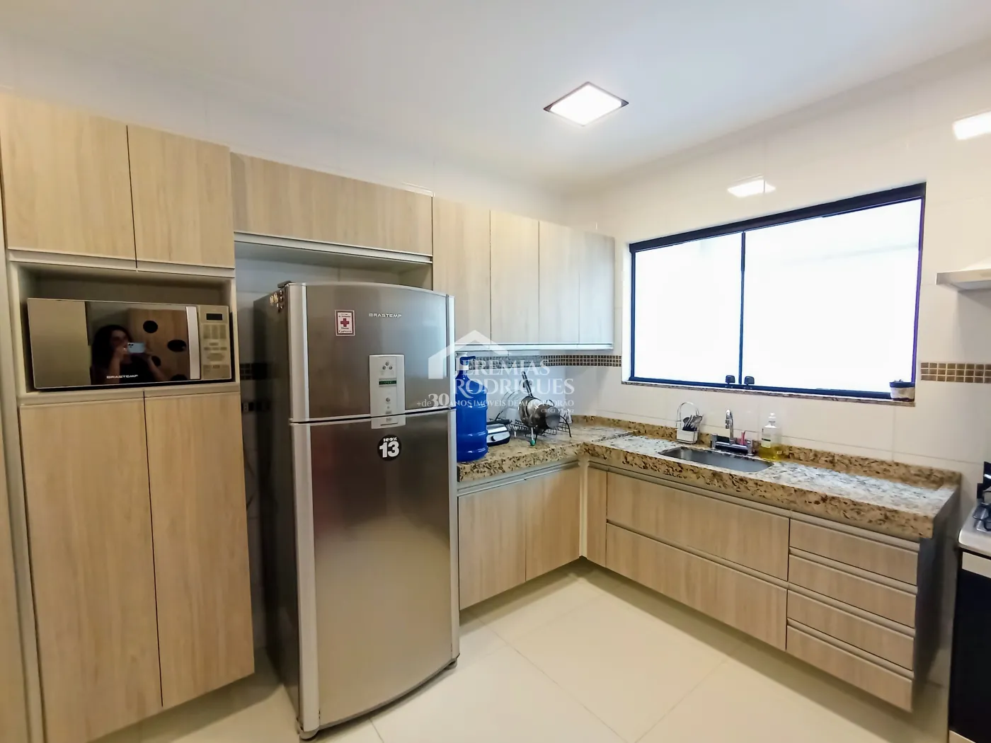 Casa à venda com 3 dormitórios no Condomínio Campos do Conde I em Tremembé/SP.