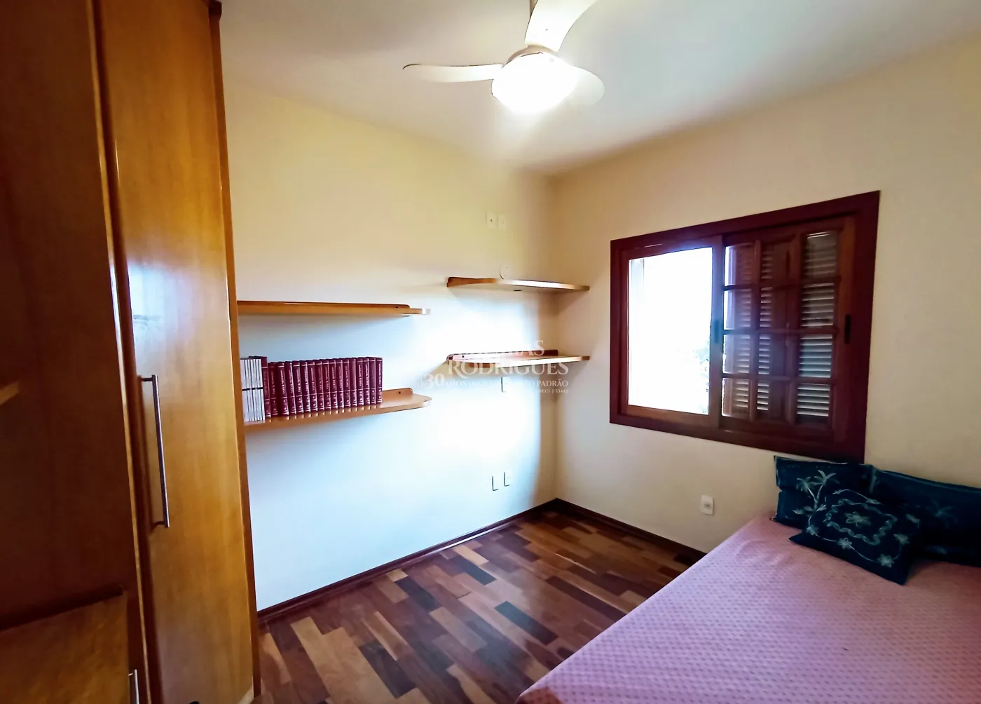 Casa à venda com 3 dormitórios no Condomínio Chácaras Cataguá em Taubaté/SP