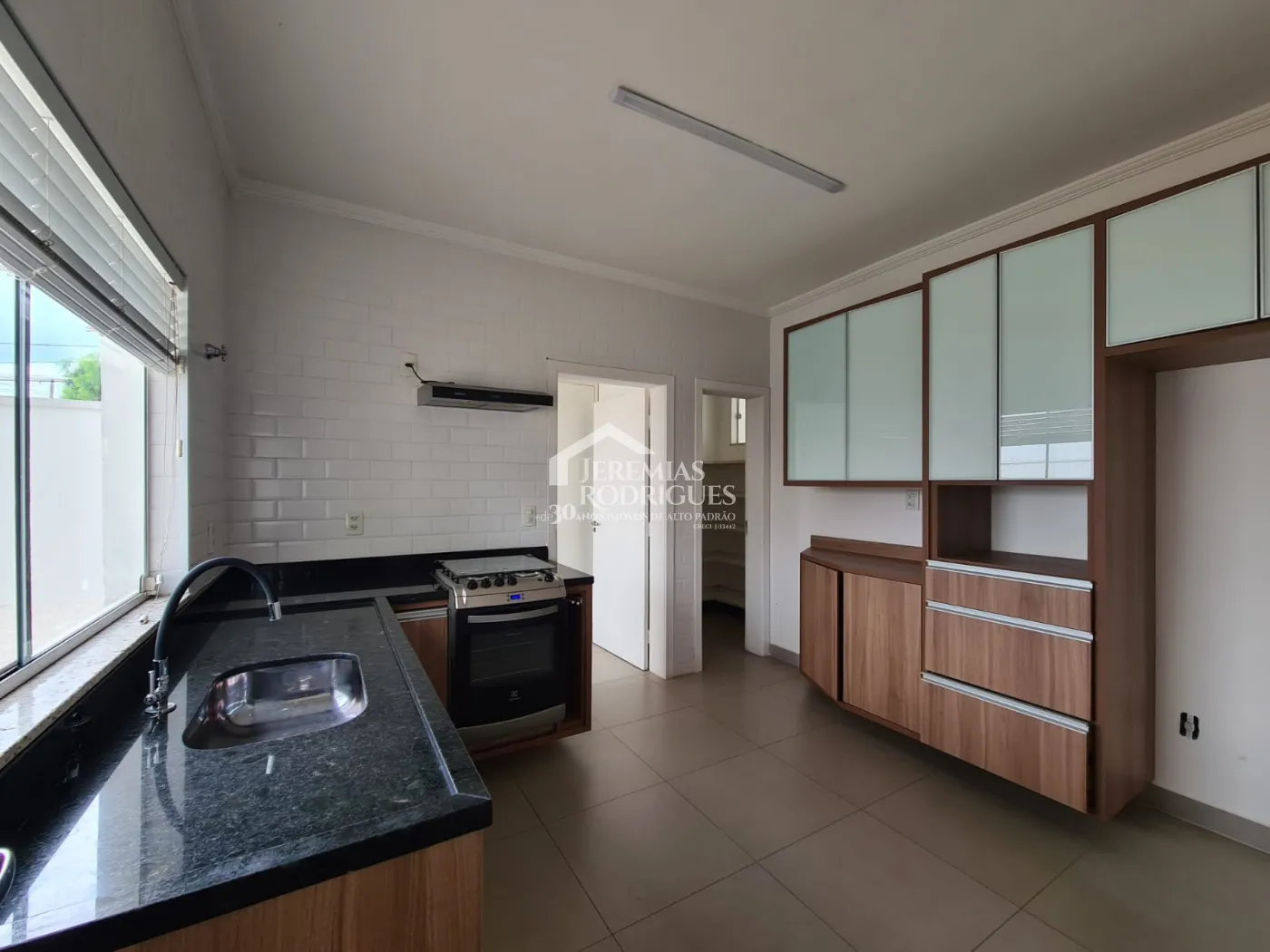 Casa com 3 dormitórios, 235 m² - Condomínio Campos do Conde I - Tremembé/SP.